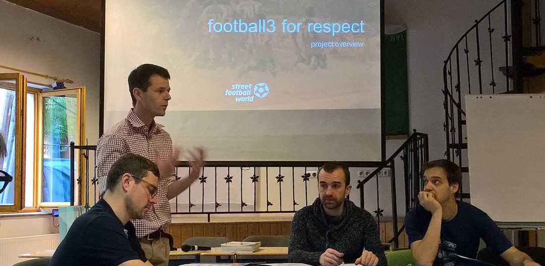 Exitosa formación de monitores en Football3